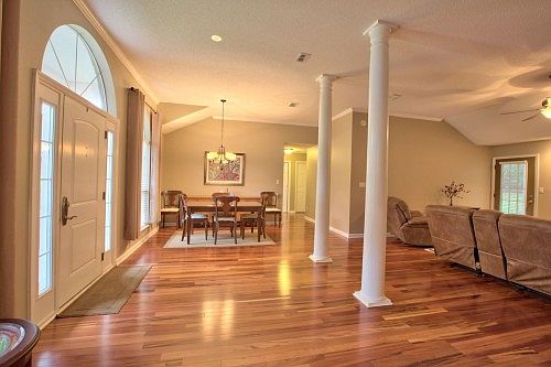 3rd image of 900 Park View Dr