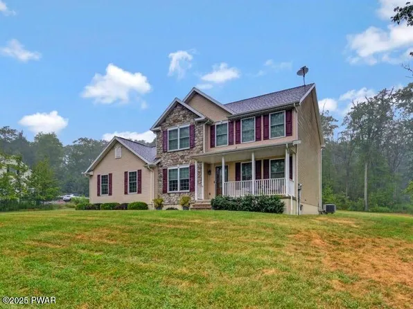 2072 Moosic Lake Rd, Lake Ariel, PA 18436