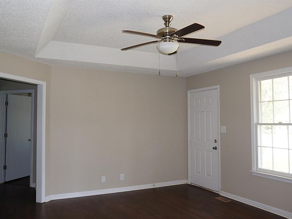 5th image of 550 Jacquie Dr