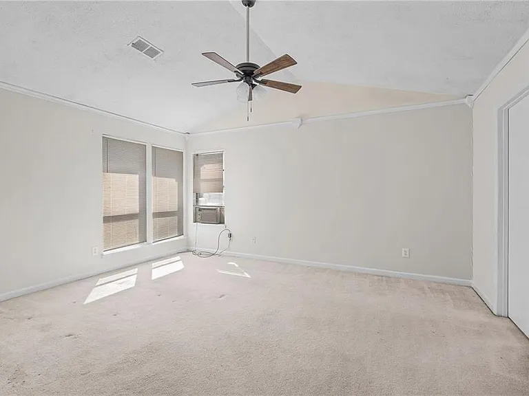 990 Chapman Ln — Photo 14