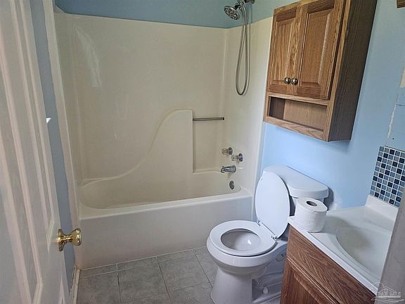 3rd image of 4915 Tulip Dr
