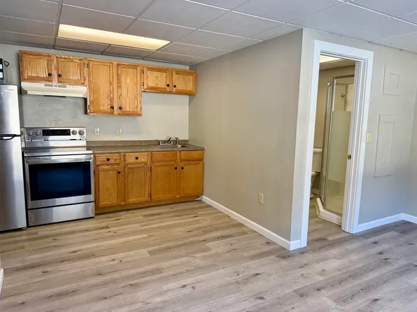 4 Commerce St, Hill, NH 03243