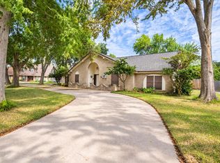 56 Flag Ct, Lake Jackson, TX 77566