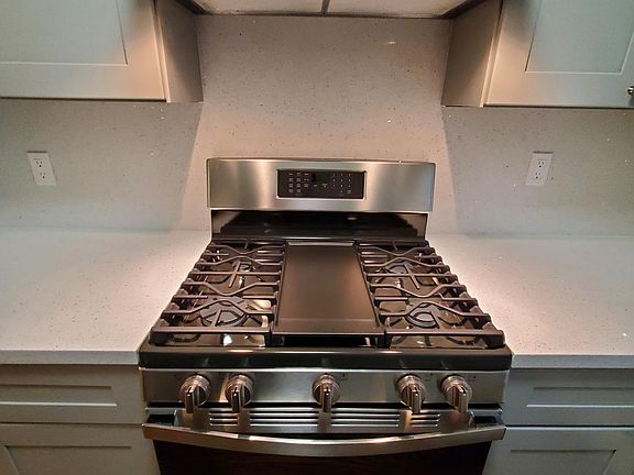 4th image of 1935 Clay St APT 103