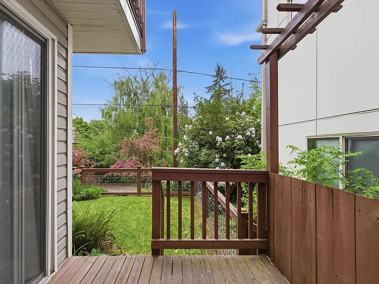 4033A Whitman Ave N — Photo 36