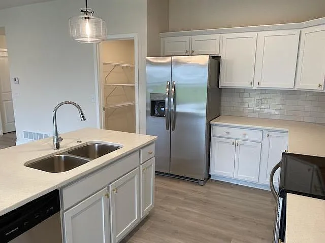 1185 Exchange St — Photo 7