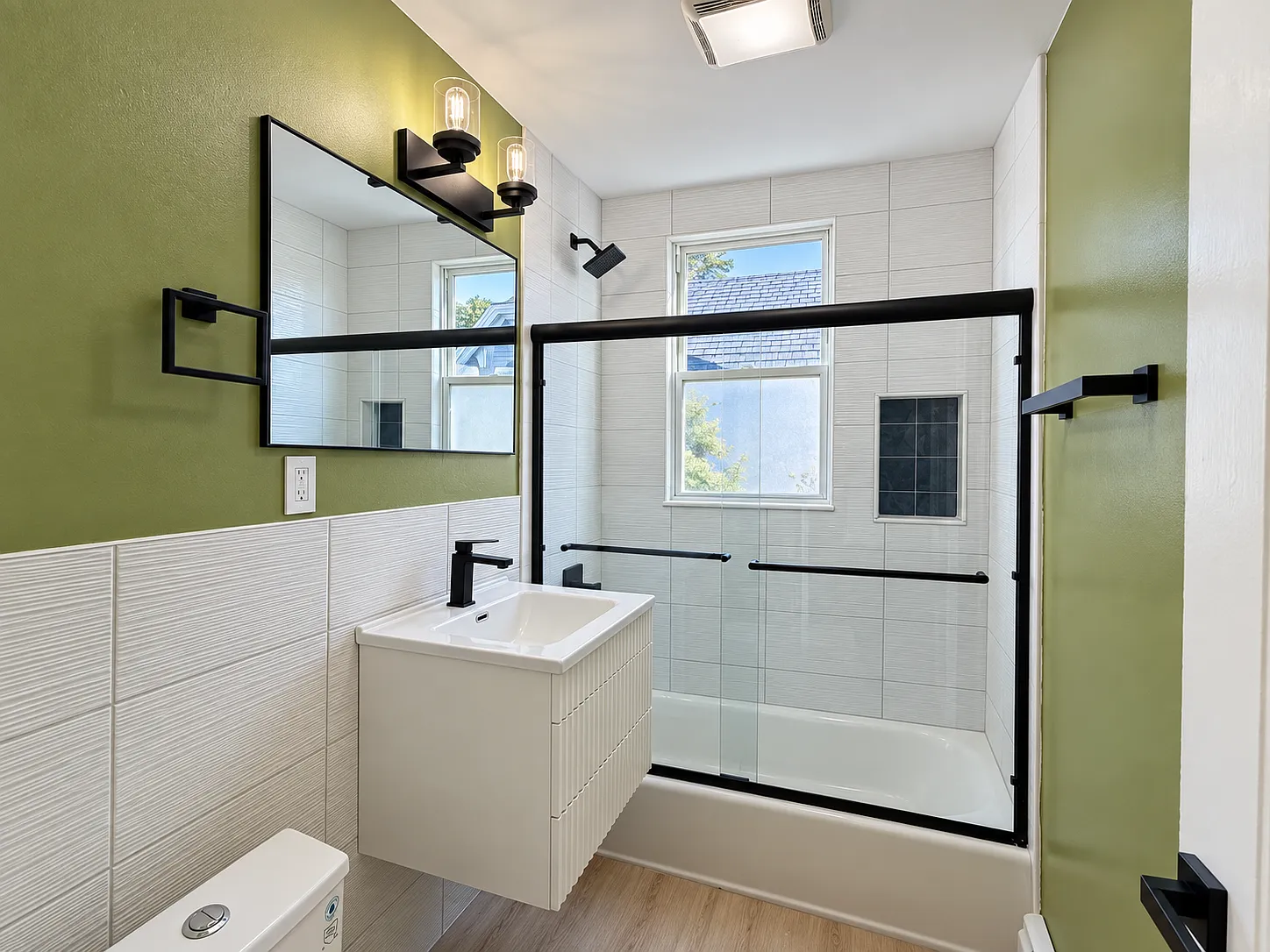 3 bed, 1300 sqft, $3,650 — Photo 3