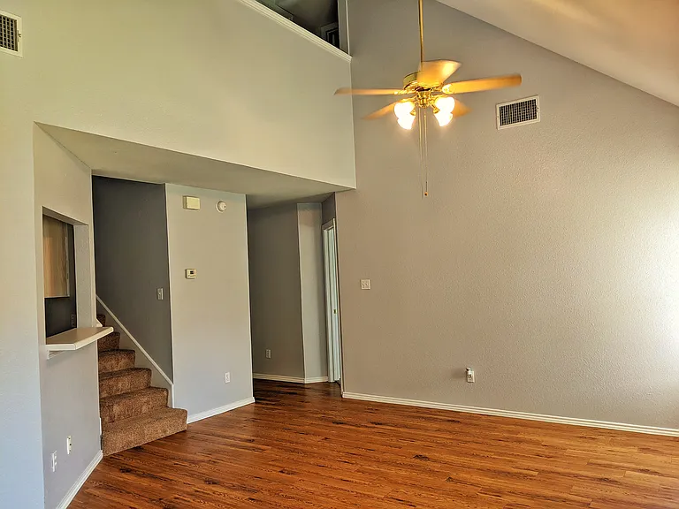 1702 Southwestern Trl — Photo 4