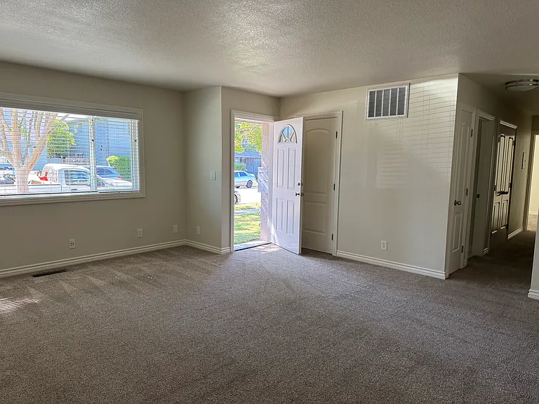 1096 Topaz Ave #1 — Photo 2