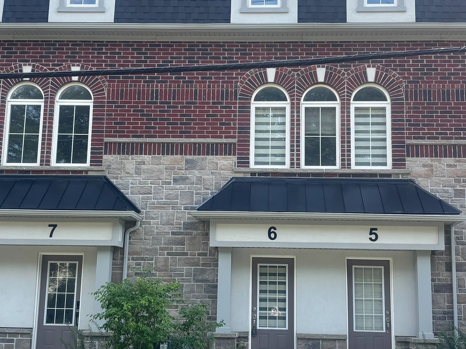 3 bed, $2,400 — Photo 2