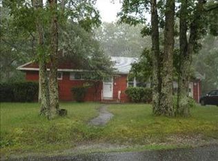 19 Carter Rd, Hampton Bays, NY 11946