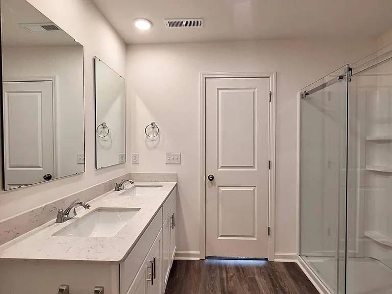 2425 Brookville Dr #B — Photo 10