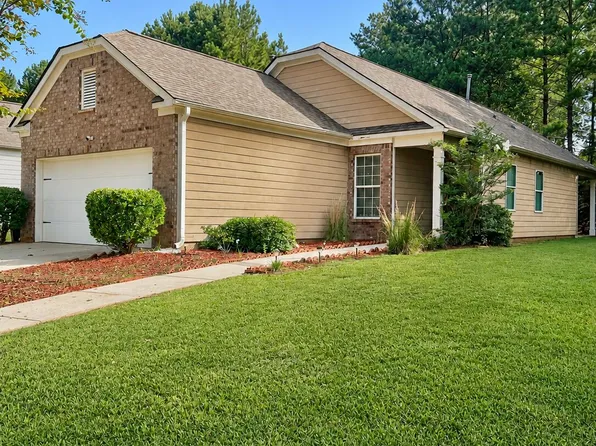 230 River Meadow Dr, Lagrange, GA 30241