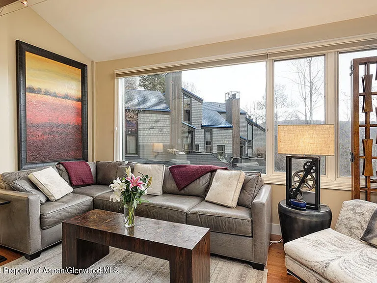 4000 Brush Creek Rd #9 — Photo 3