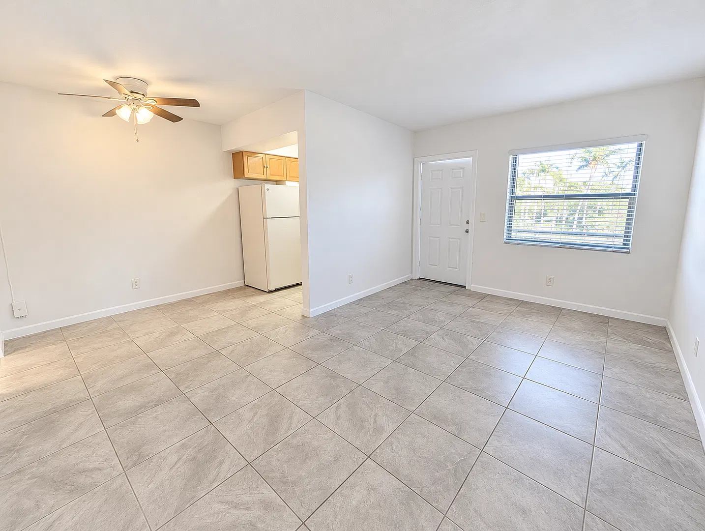 3611 N Dixie Hwy — Photo 2