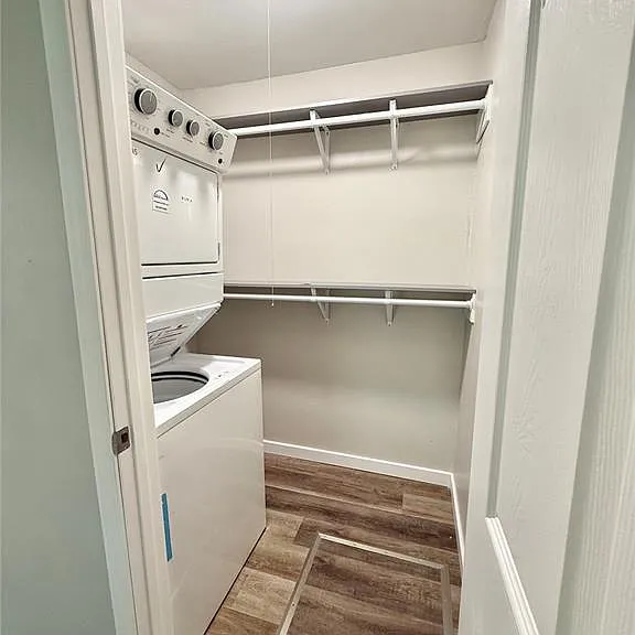 103 E 7th St #1 — Photo 15