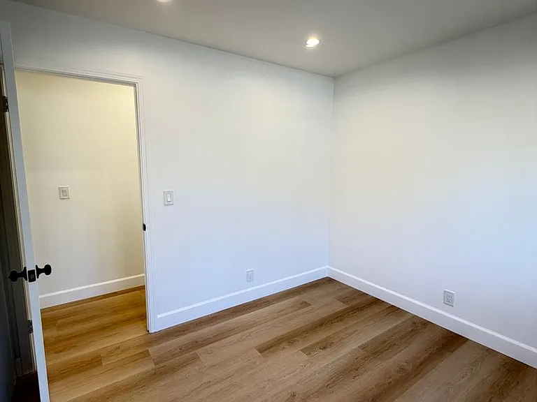 9887 Broadmoor Dr — Photo 29