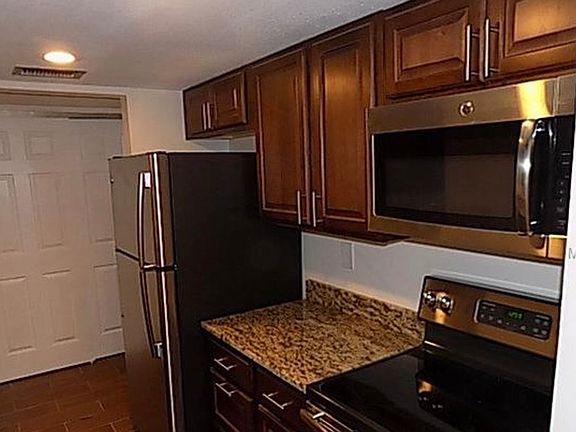 3rd image of 3325 Bayshore Blvd Unit F31