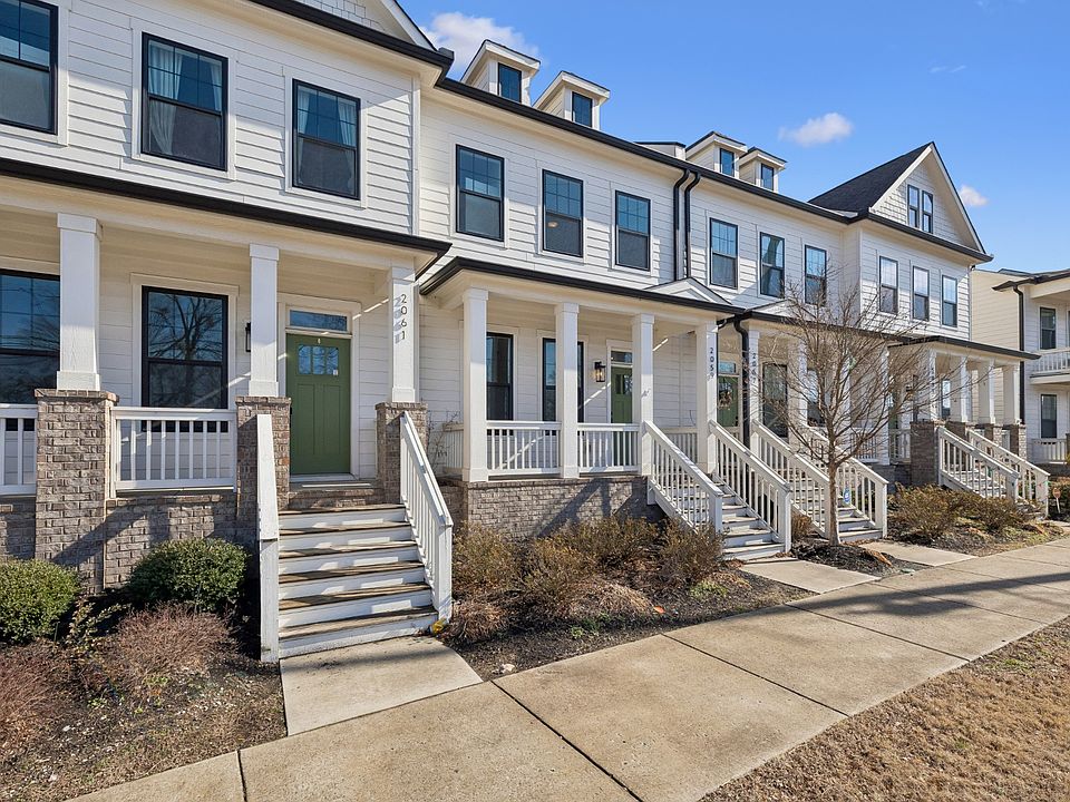 1st image of 2059 Oakwood Ave