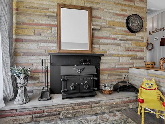 4th image of 1775 Old Logan Rd SE