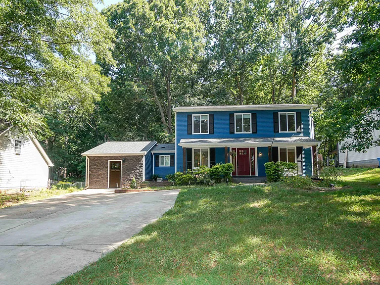 6901 Wyndbend Ln — Photo 2