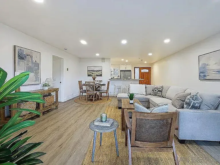 8860 Villa La Jolla Dr #217 — Photo 1