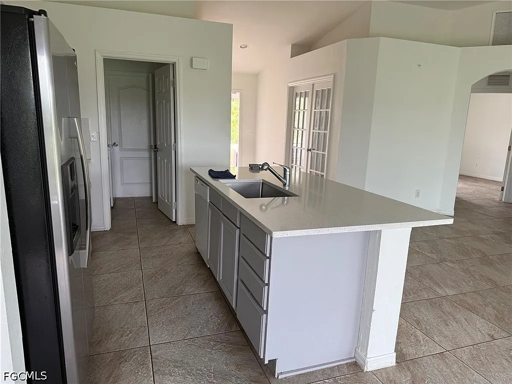 3 bed, 2.0 bath, 1458 sqft, $1,800 — Photo 3