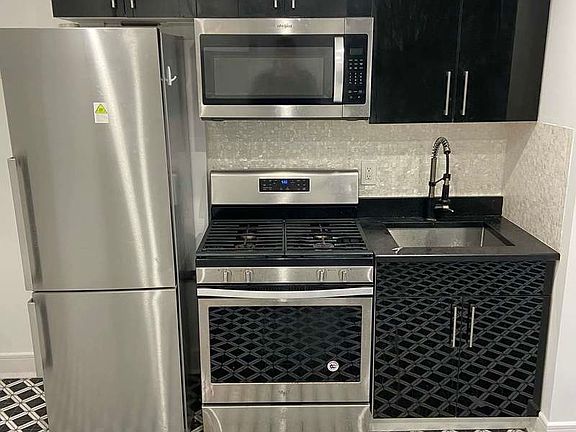 3rd image of 510 E 5th St APT 2