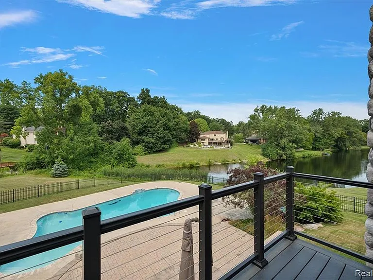 980 Sandhurst Rd — Photo 37