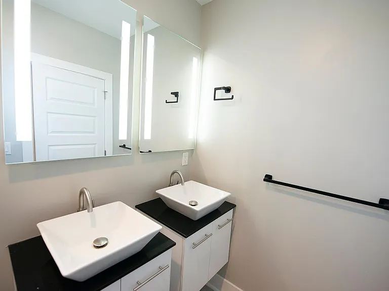 2835 W Oxford St #2 — Photo 9