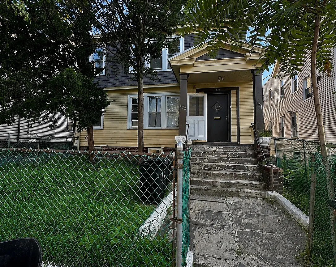 4 bed, $2,495 — Photo 1