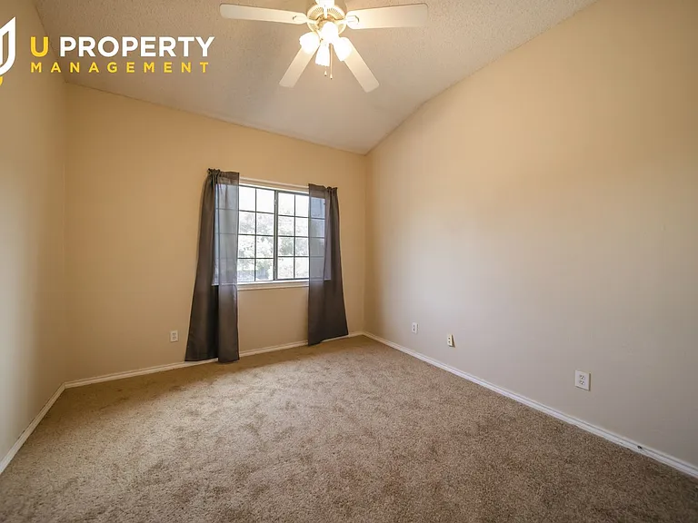 3325 Devonshire Dr — Photo 16