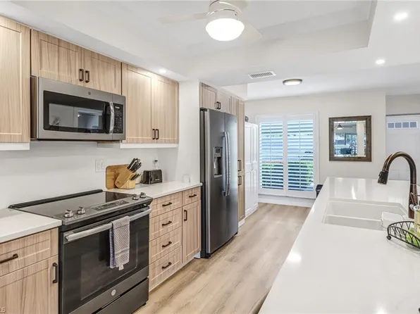 828 Gulf Pavilion DR #101, NAPLES, FL 34108