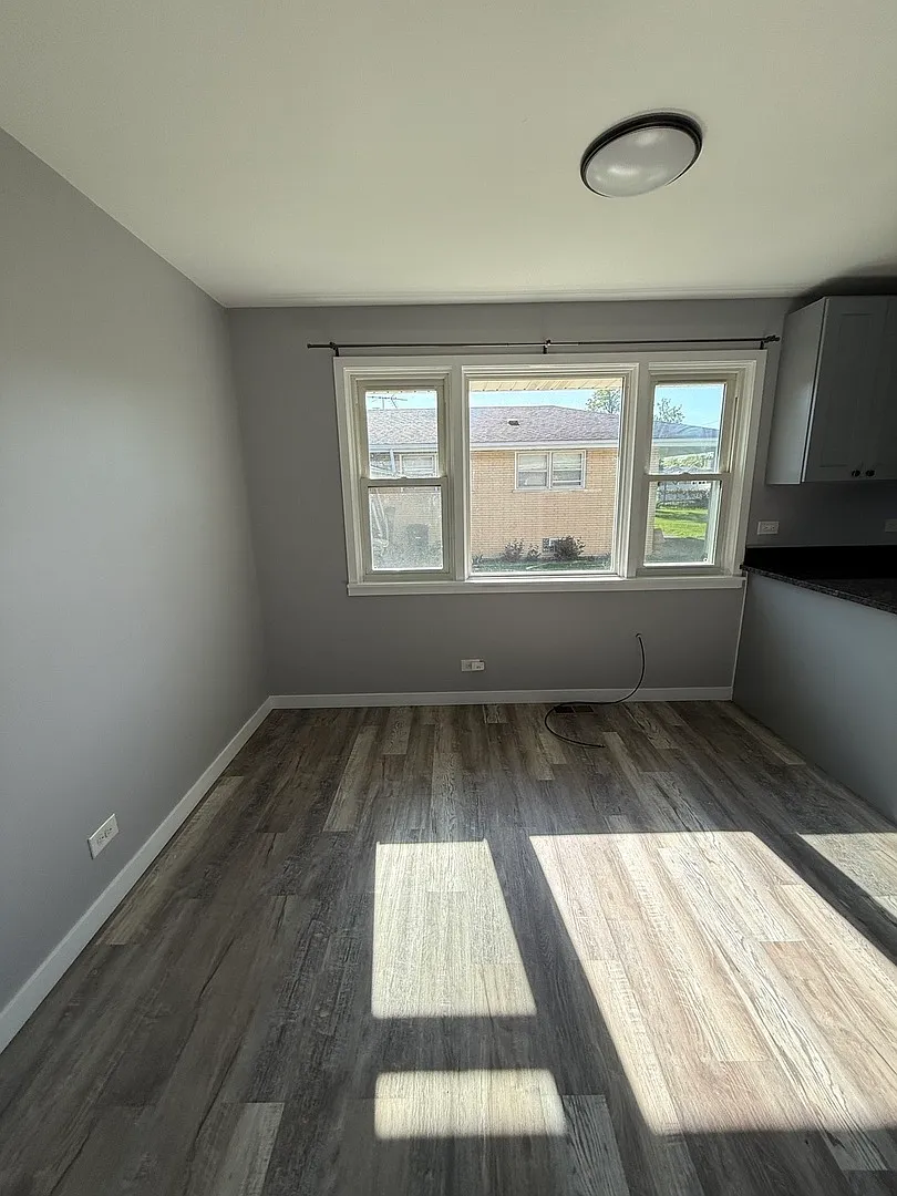 3 bed, 1208 sqft, $2,300 — Photo 4