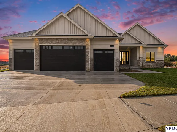 21815 B St, Elkhorn, NE 68022
