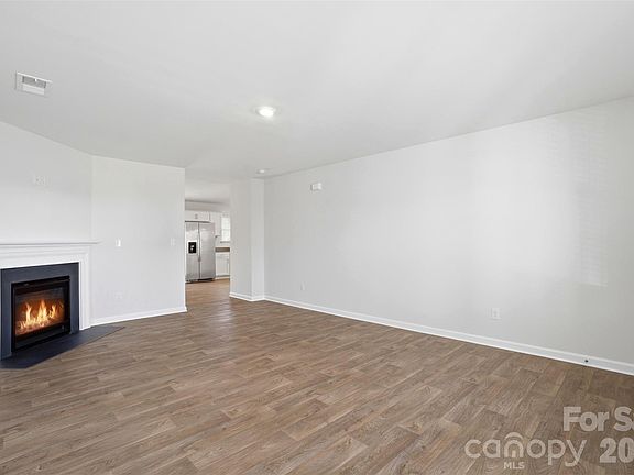 3rd image of 3163 Winesap Dr