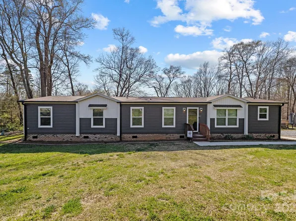 119 Old Hearth Rd, Clover, SC 29710