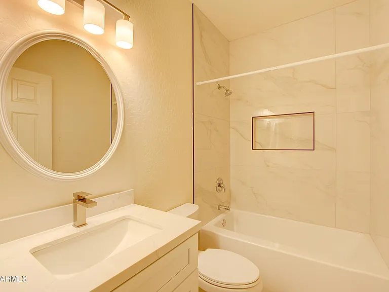 2043 N Holguin Way — Photo 13