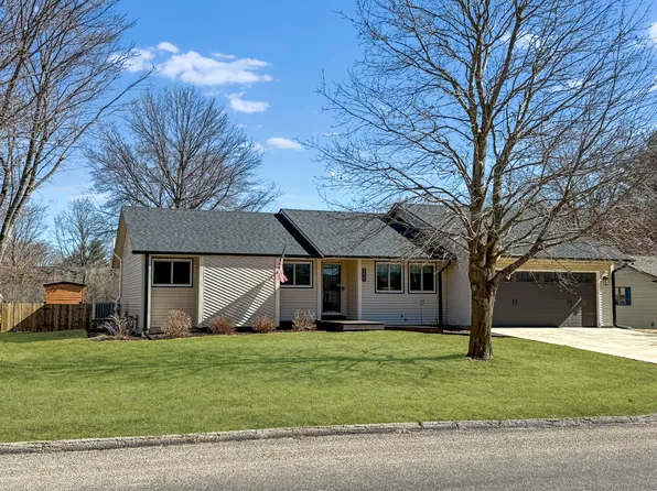 111 N 14th St, Oregon, IL 61061