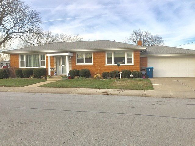 1st image of 700 E 164th Pl