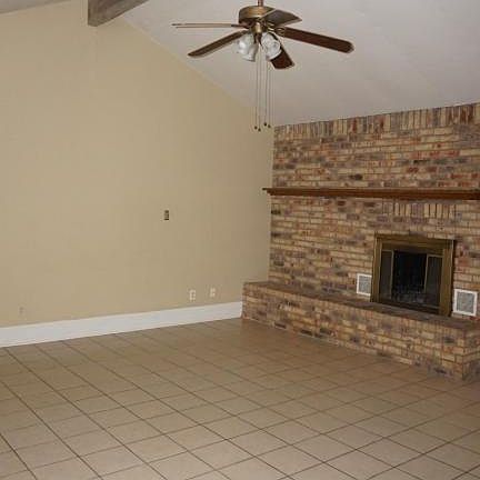 4th image of 2300 Phyllis Dr