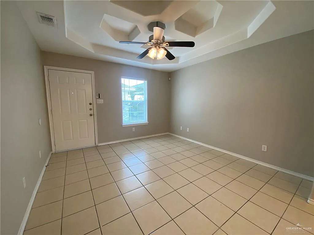 2 bed, 2.0 bath, 945 sqft, $795 — Photo 2