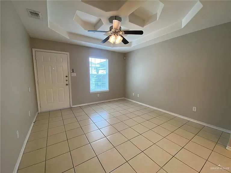 1403 Tampa St — Photo 2