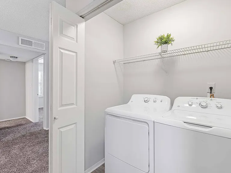 Willow Trail Apartments — Photo 17
