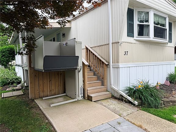 3rd image of 37 Keuka Ln