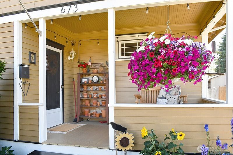 4th image of 673 SW Chehalis Avenue