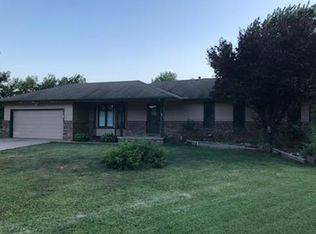 317 N Driftwood Ct, Rose Hill, KS 67133