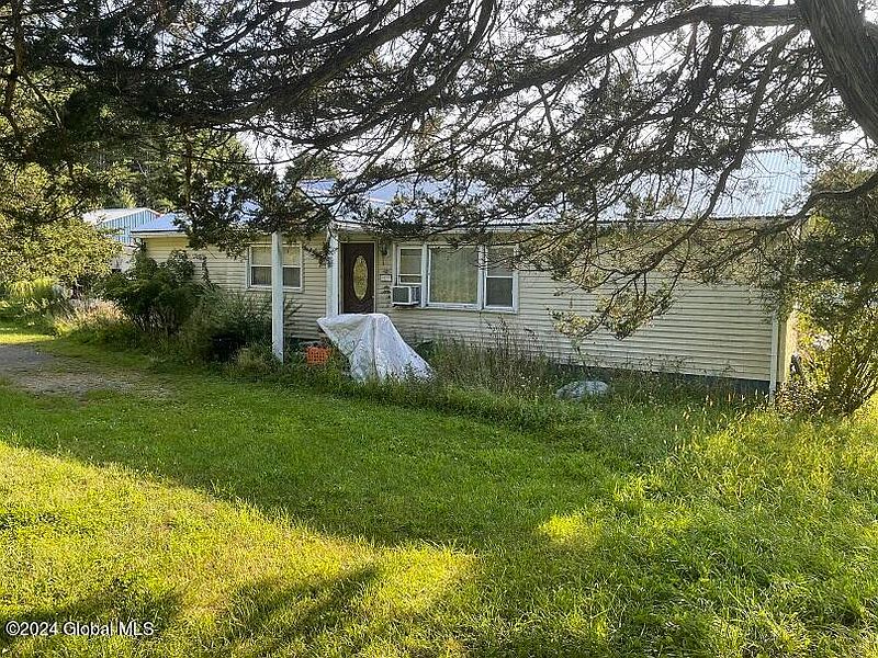 3rd image of 305 Sugar Loaf Road