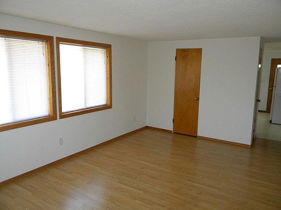 4th image of 106 E 1st St APT 2