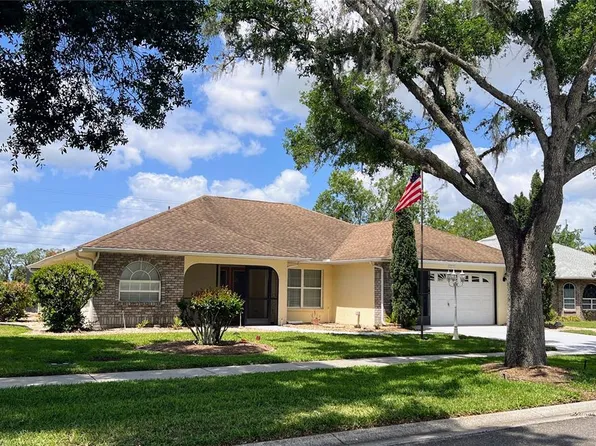 6645 Northlake Dr, Zephyrhills, FL 33542
